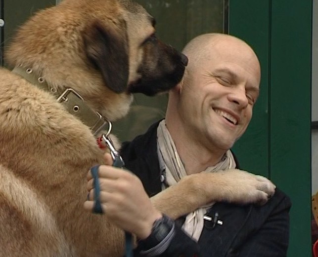 Valdis Melderis kļūst par aizbildni draudzīgam suņu puikam. 15.10.2011